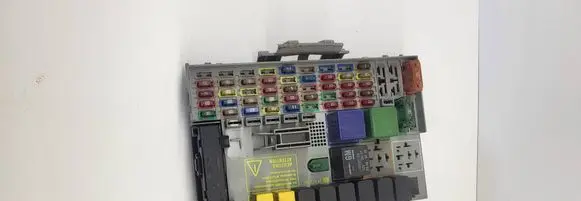 Opel Zafira A Fuse box set 24412497