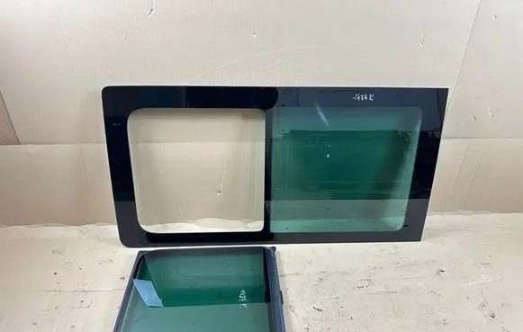 Volkswagen Transporter - Caravelle T5 Sliding door window/glass 