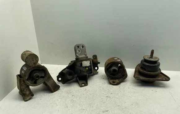 Engine mounting bracket