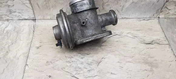 BMW 5 E39 EGR valve 2252200 2248717