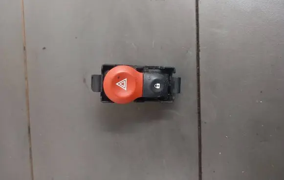 Renault Kangoo I Hazard light switch 8200214898 253100001R 8200463813