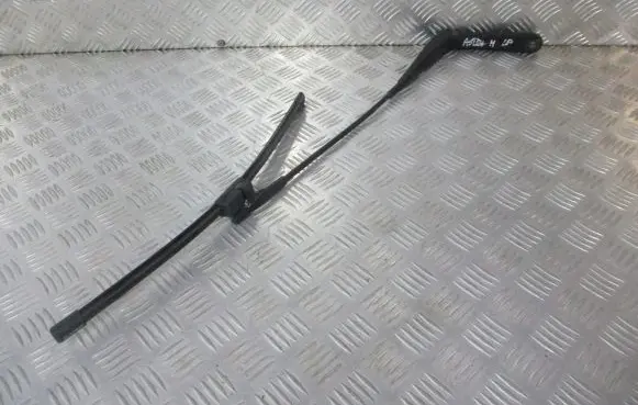 Opel Astra H Front wiper blade arm