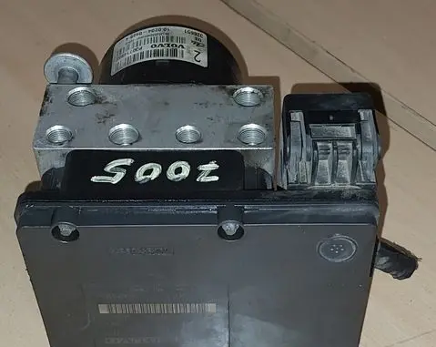 Volvo V70 ABS Pump 30714956