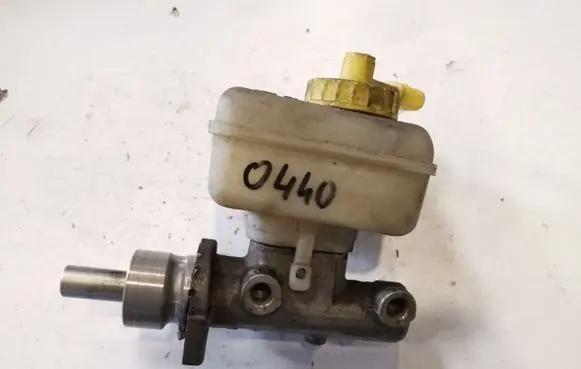 Volkswagen Golf IV Master brake cylinder