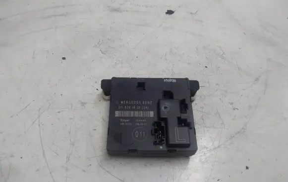 Mercedes-Benz E W211 Door control unit/module 2118201526