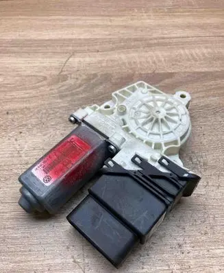 Volkswagen Golf V Rear door window regulator motor 1K4839401D 1K0959703F