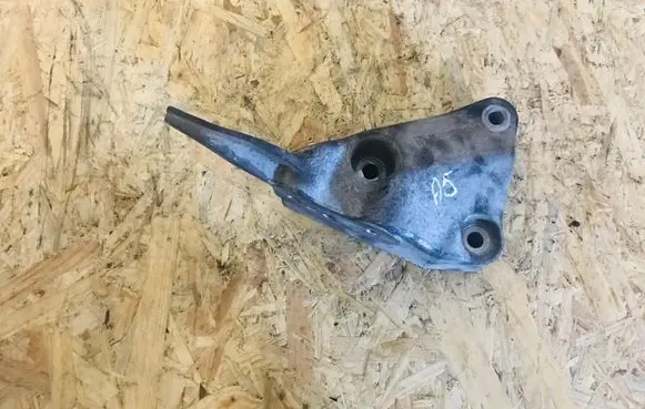 Opel Astra J Engine mounting bracket 13365327
