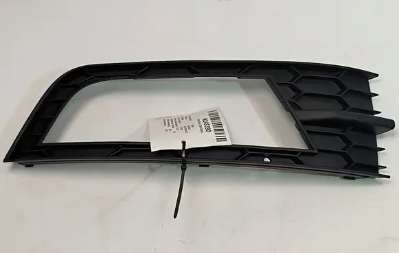 Skoda Octavia Mk3 (5E) Front bumper lower grill 5E0807681