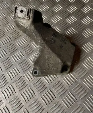 Audi A4 S4 B5 8D Engine mounting bracket 8D0199307G