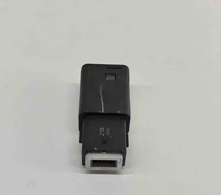Citroen C4 III e-C4 USB socket connector 9824334377 98217039DX