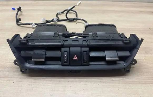 Toyota RAV 4 (XA50) Dash center air vent grill 4556532190 4556532191 4556442190