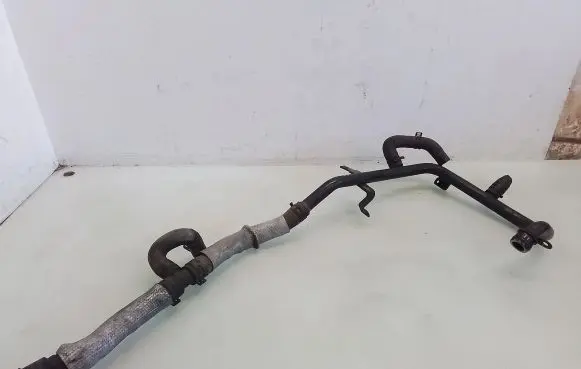 Volkswagen PASSAT B6 Engine coolant pipe/hose
