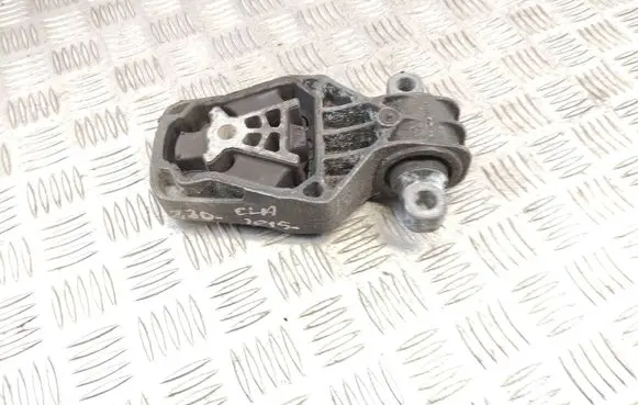Mercedes-Benz CLA C117 X117 W117 Engine mount bracket A2462401209