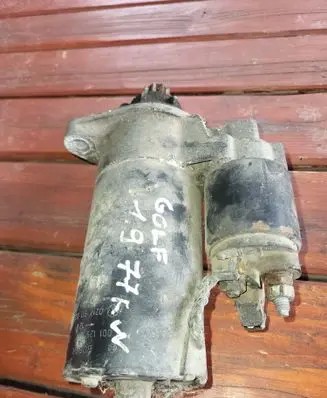 Volkswagen Golf IV Starter motor 0001125018 02M911023