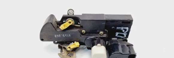 Opel Frontera B Front door lock 16634324 8155009