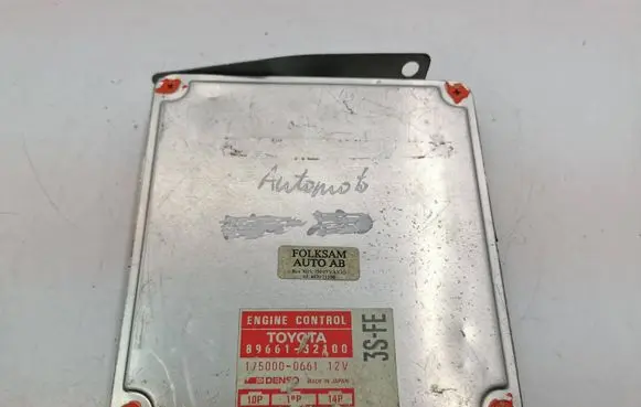 Toyota Camry Engine control unit/module 8966132100 1750000661