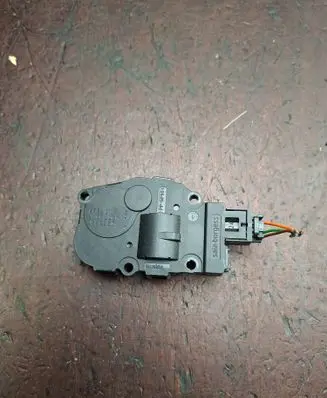 Mercedes-Benz B W245 Air flap motor/actuator EFB331 929888G 22032007