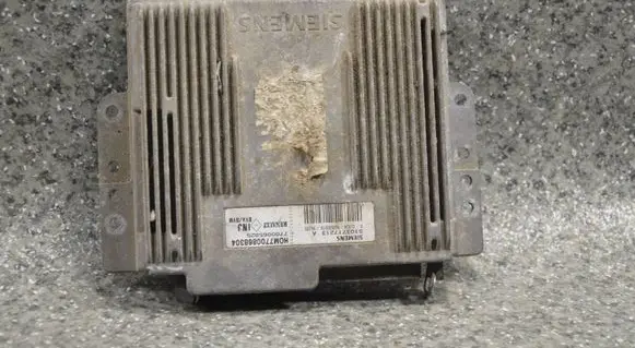 Renault Megane I Engine control unit/module s103717213