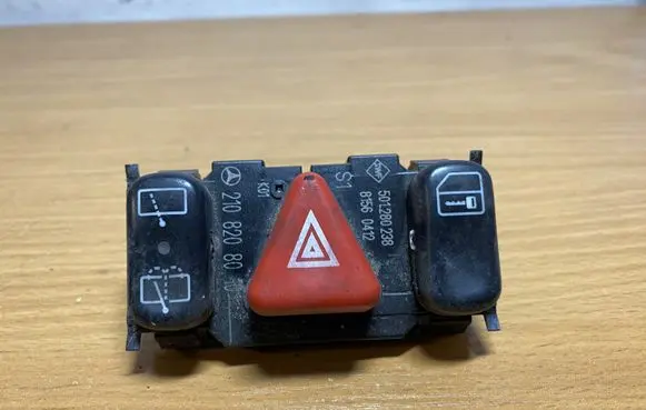 Mercedes-Benz E W210 Hazard light switch 2108208010 C3910