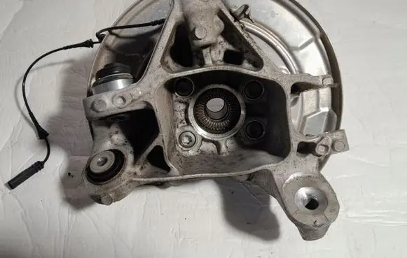 BMW X5 G05 Rear wheel hub 6876653