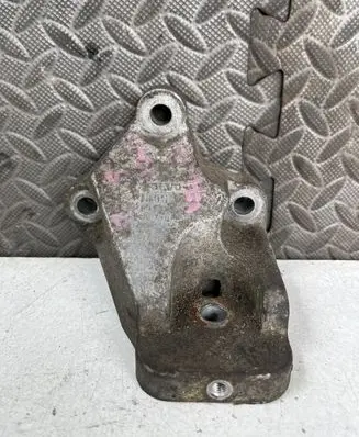 Volvo S70 V70 V70 XC Engine mounting bracket 9161141