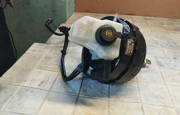 BMW 1 E81 E87 Brake booster 29678564402
