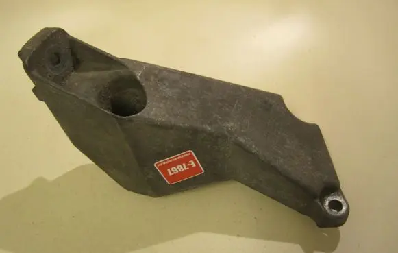 Audi A4 S4 B6 8E 8H Engine mounting bracket 8E0199307A