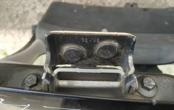 Volvo V50 Tailgate/trunk/boot hinge