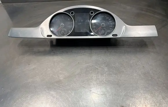 Volkswagen PASSAT B6 Speedometer (instrument cluster) 3AA920870D 065318