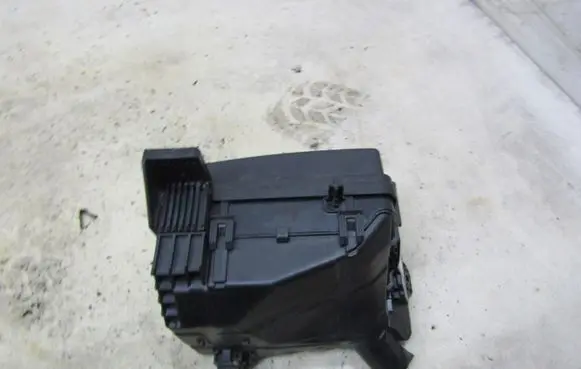 KIA Stonic Fuse box cover GMAUTO4574097