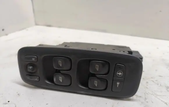 Volvo V70 Electric window control switch 8682949 02W17E MD17AD00026