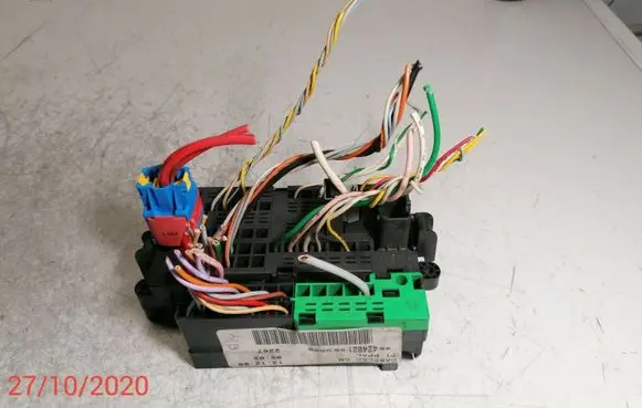 Peugeot 206 Fuse module 9635518180