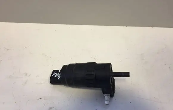 Volkswagen Tiguan Windscreen/windshield washer pump 1K6955651