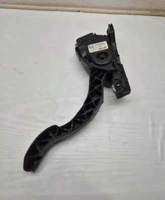 Volvo V70 Accelerator throttle pedal 6G929F836BD C95WE01