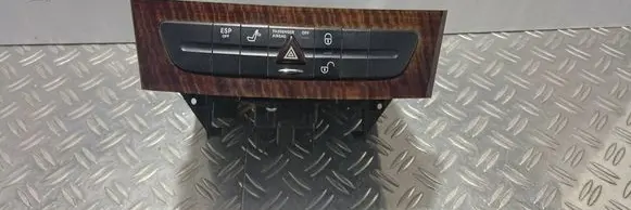Mercedes-Benz E W211 Dashboard storage box/compartment A216800552