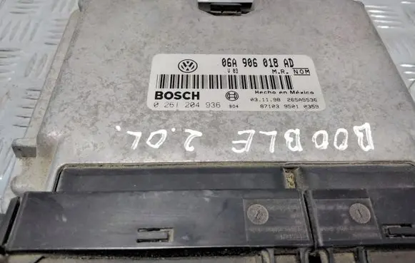 Volkswagen New Beetle Engine control unit/module 06A906018AD 0261204936