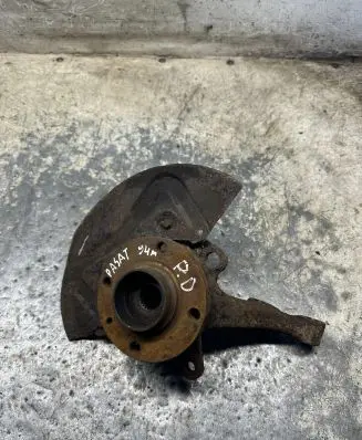 Volkswagen PASSAT B4 Front wheel hub