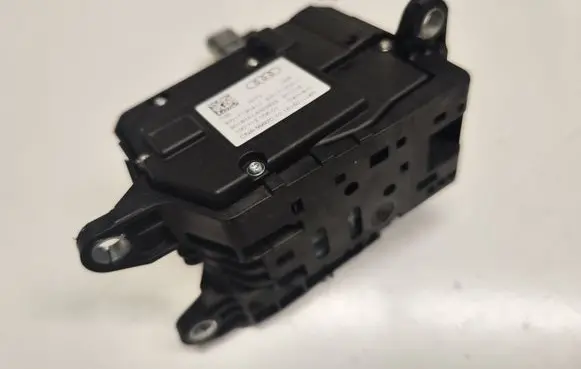 Audi A4 S4 B9 Gear shifter/selector 8W0253411A