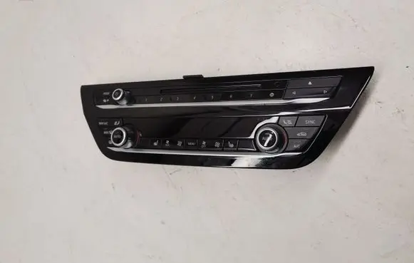 BMW 5 G30 G31 Climate control unit 6826844