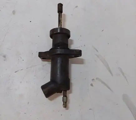 BMW 5 E39 Clutch slave cylinder 
