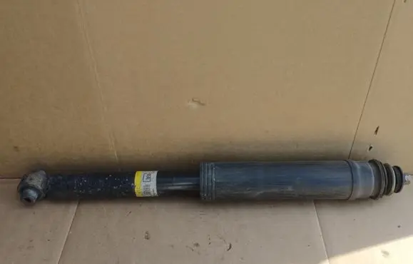 Toyota Avensis T270 Rear shock absorber/damper 4853005413
