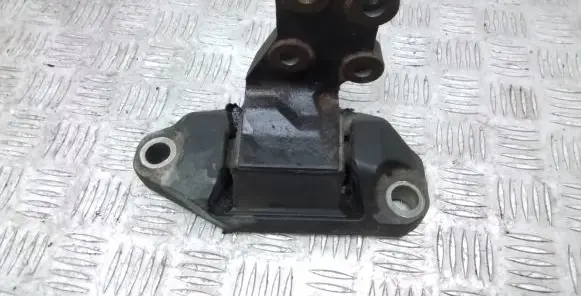 Volvo XC90 Engine mount bracket 30793797