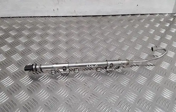 Audi A1 Fuel main line pipe 04e133320D
