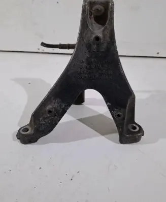 Audi A4 S4 B7 8E 8H Engine mounting bracket 8E0199308AR