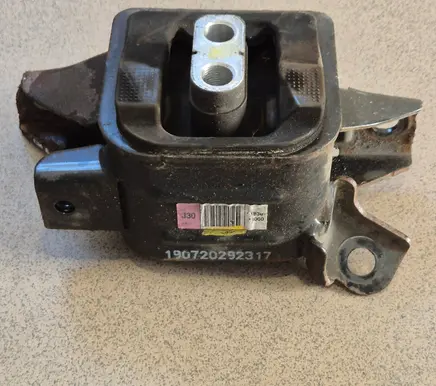 Engine mount bracket