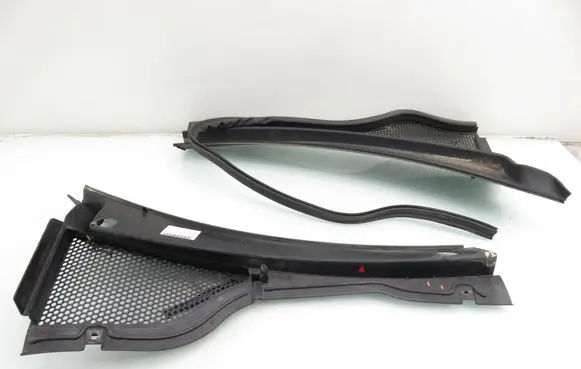 Volkswagen Tiguan Wiper trim 5N1819404 5N1819403