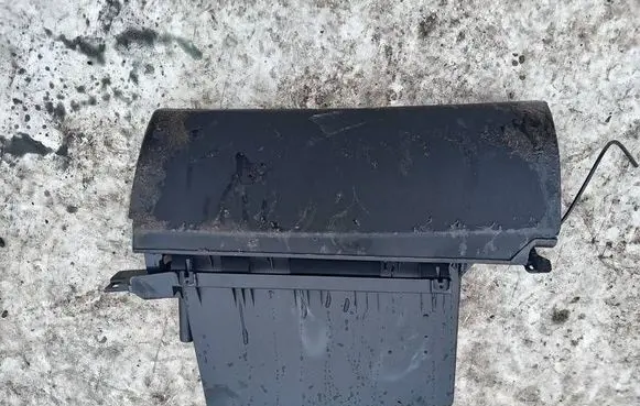 Glove box