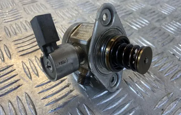 BMW X5 E70 Fuel injection high pressure pump 7595339 0216445 0261520144