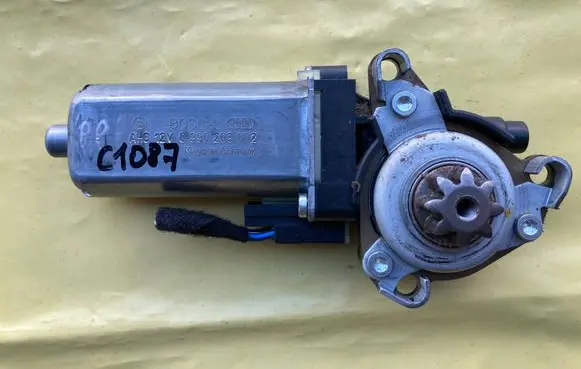 Mercedes-Benz C W204 Seat adjustment motor 0390203002
