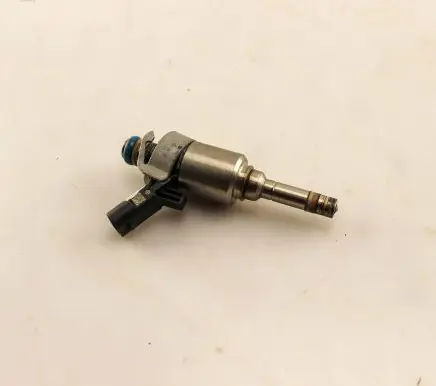 Audi A4 S4 B8 8K Fuel injector 06H906036G
